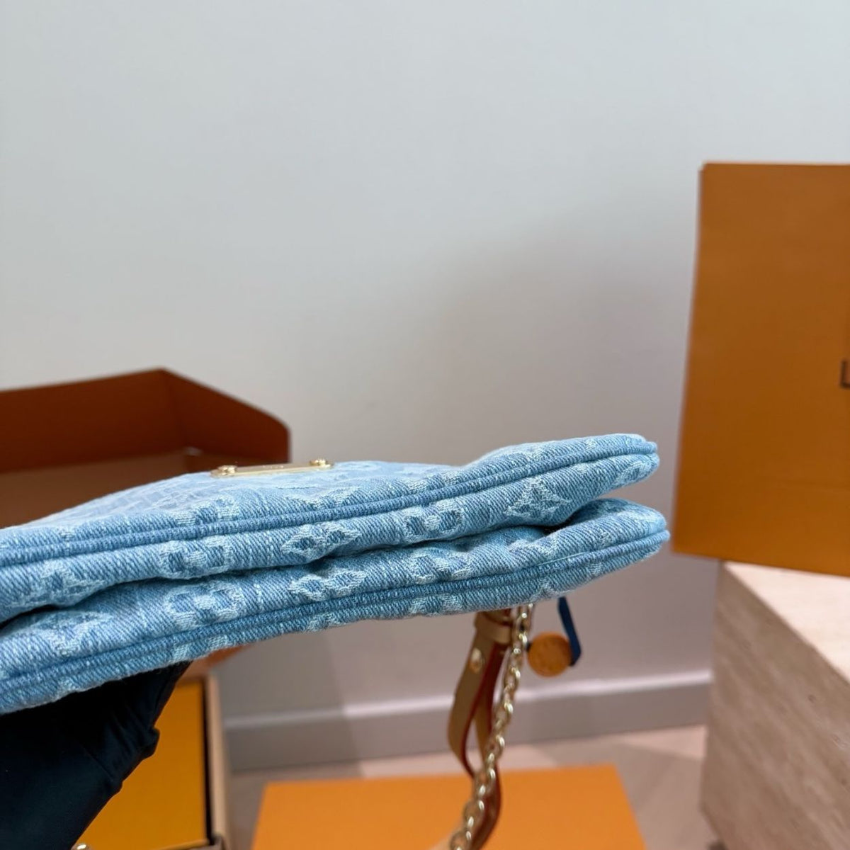 Louis Vuitton Liv Pochette Blue Denim 25Cm M83532