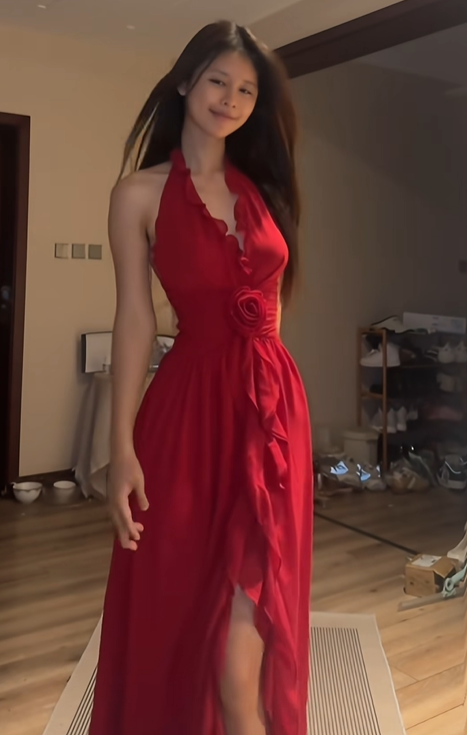 Red halter neck, fitted waist, sexy and elegant long ball gown R8089