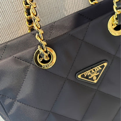Prada Re Edition 1995 Chaîne Re Nylon Tote Bag Black 26Cm 1BG468 2AOS F0002 V COO