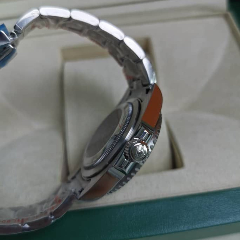 Rolex Submariner Date Green Oystersteel 41Mm