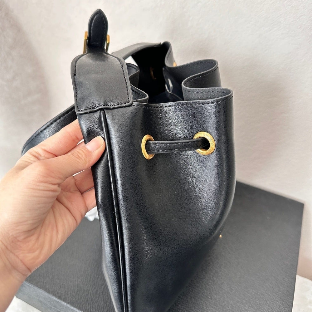 Saint Laurent Paris VII Medium Flat Hobo Bag In Smooth Black 28Cm 697941AAAMD1000