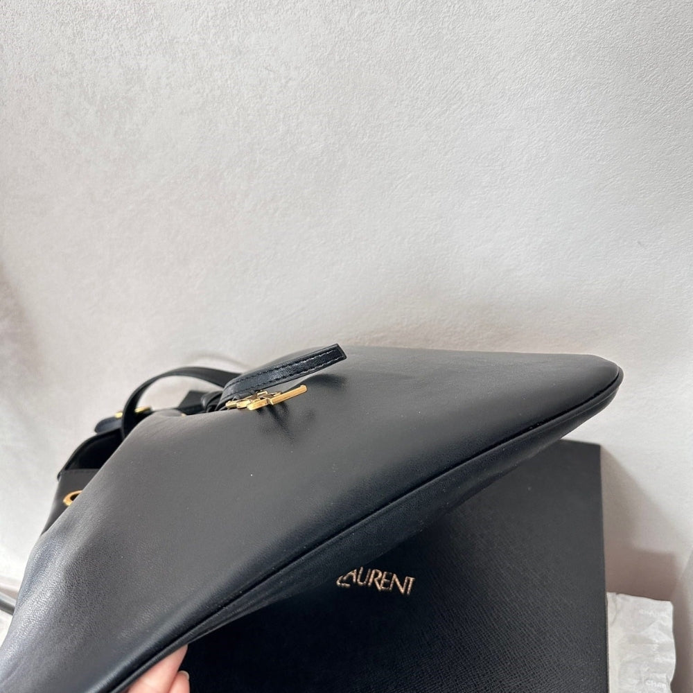 Saint Laurent Paris VII Medium Flat Hobo Bag In Smooth Black 28Cm 697941AAAMD1000