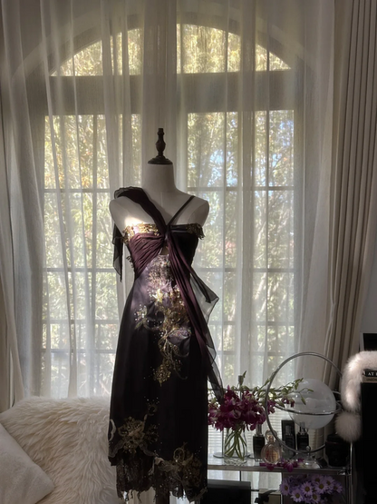 Black halter-neck, gold-print, fitted, mid-length ball gown R7736