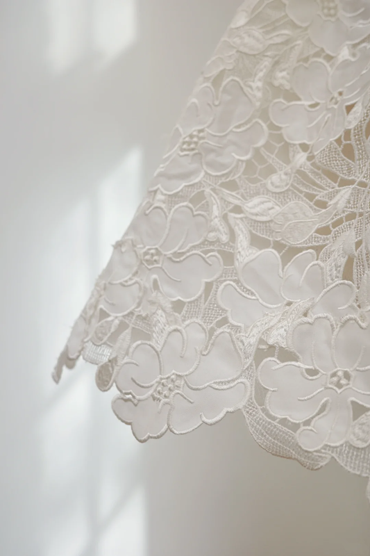 White lace strapless fitted short ball gown R8532