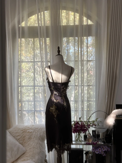 Black halter-neck, gold-print, fitted, mid-length ball gown R7736