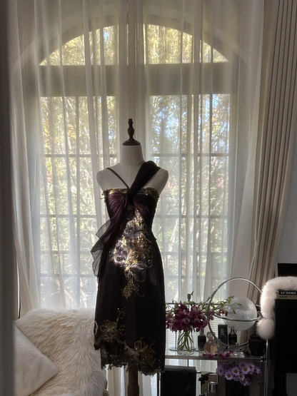 Black halter-neck, gold-print, fitted, mid-length ball gown R7736