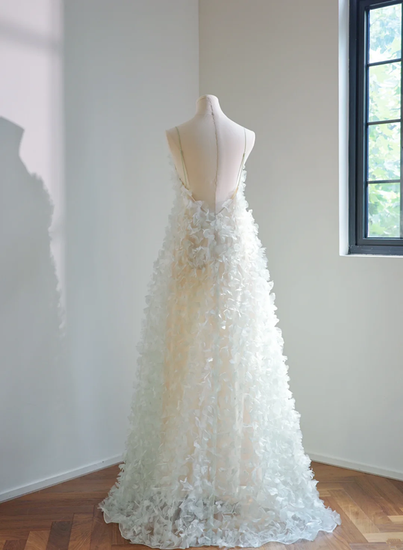 Light green halter-neck long elegant ball gown with fairy-like charm R8467