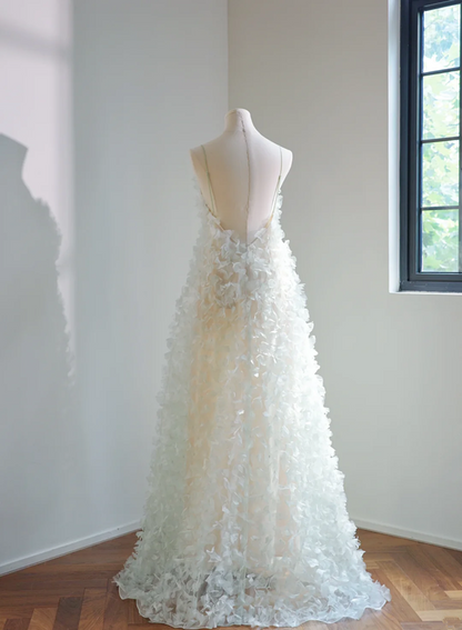 Light green halter-neck long elegant ball gown with fairy-like charm R8467