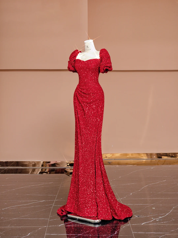 Red square neckline, fitted waist, slimming and sexy long ball gown R8407