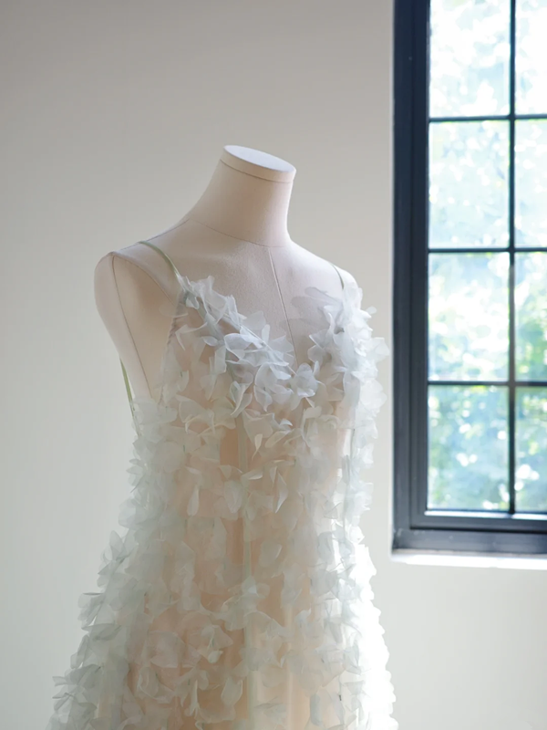 Light green halter-neck long elegant ball gown with fairy-like charm R8467