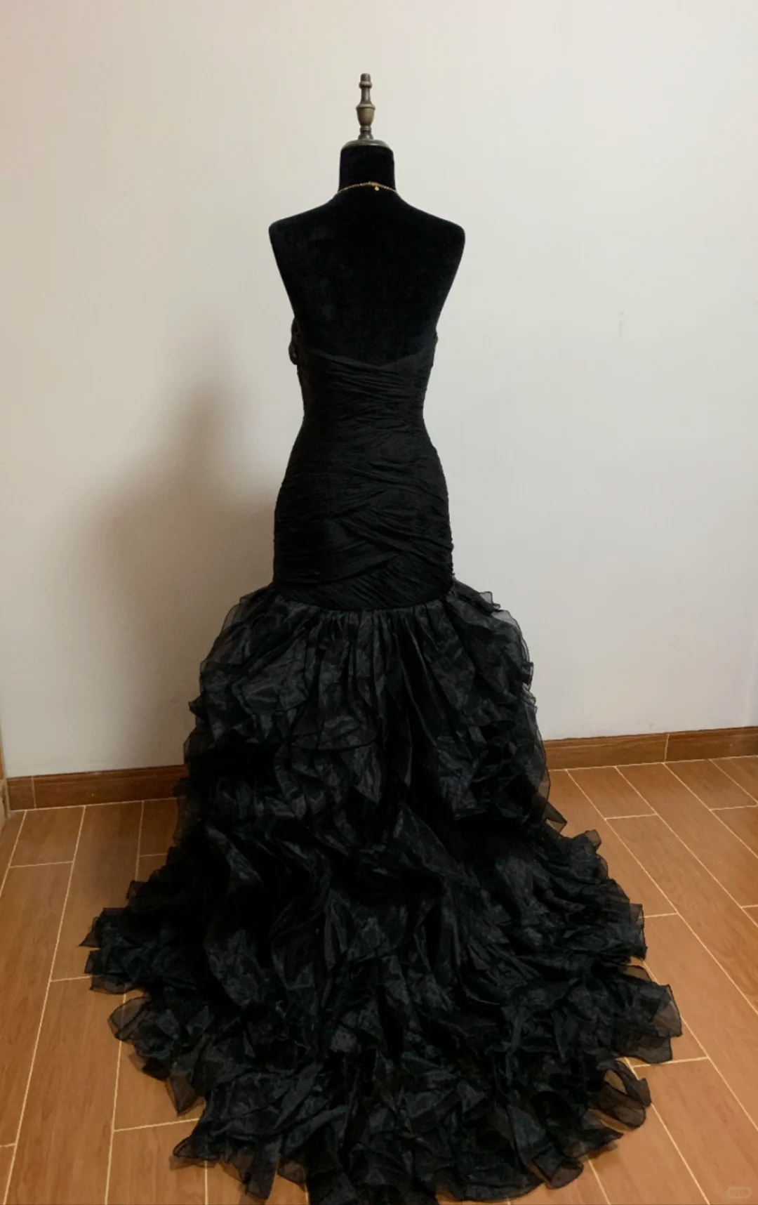 Black strapless fitted long elegant ball gown R8686