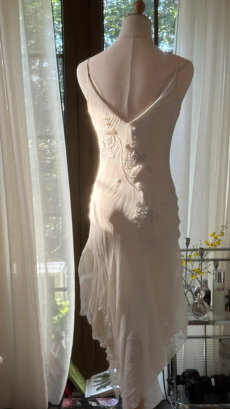 White halter-neck fitted midi ball gown R7769