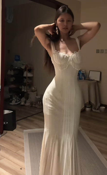 White halter-neck fitted bodycon fishtail ball gown R8093