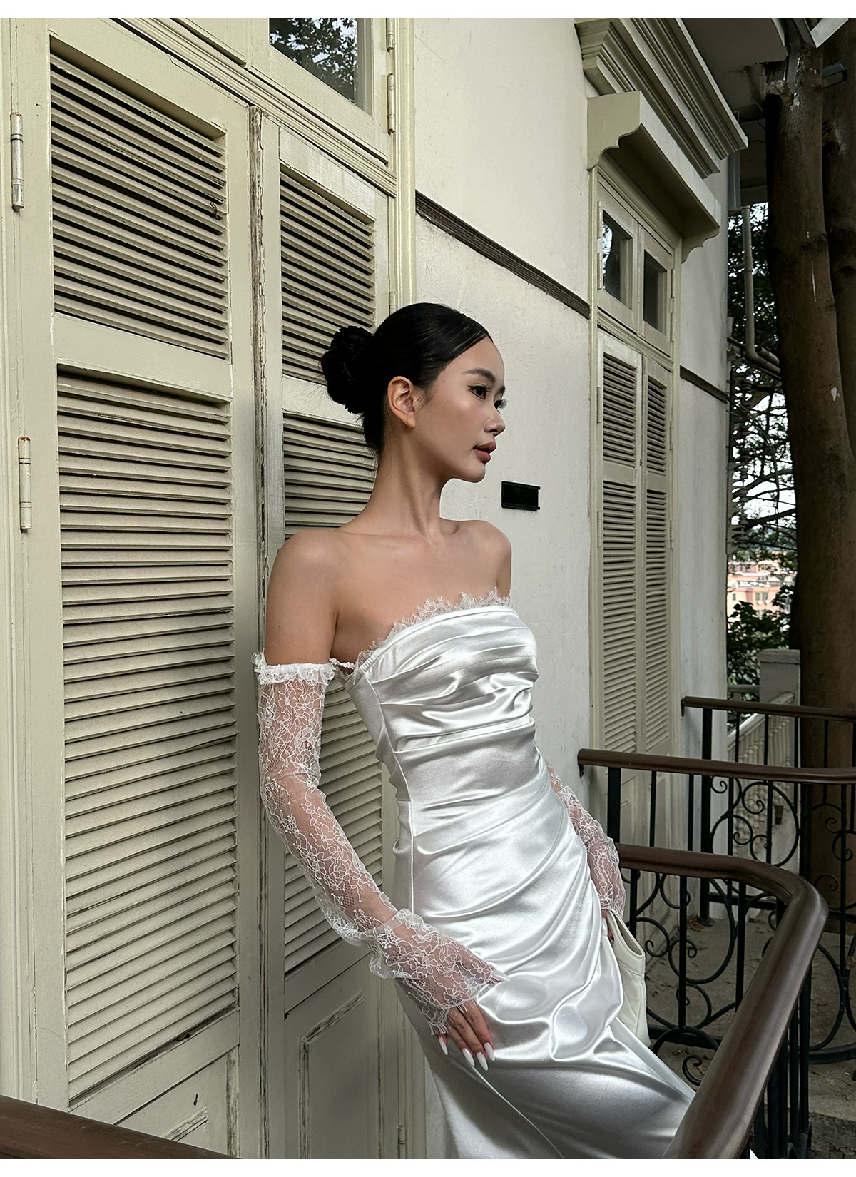 Elegant Ruched Satin Mermaid Wedding Gown with Lace Detachable Sleeves TP5774