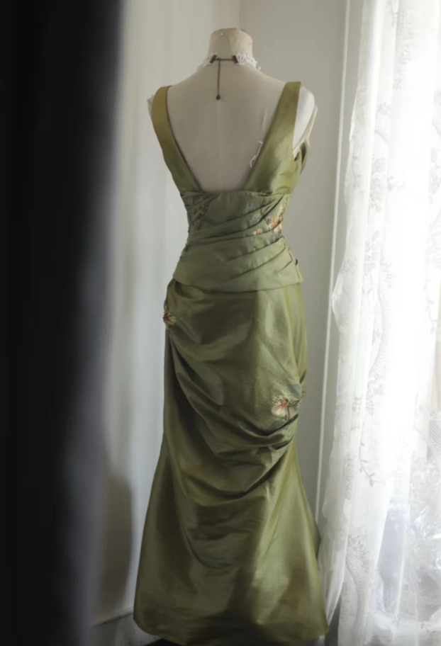 Unique V Neck Green Satin Pleated Floral Mermaid Party Dress Long Evening Gown With Beads