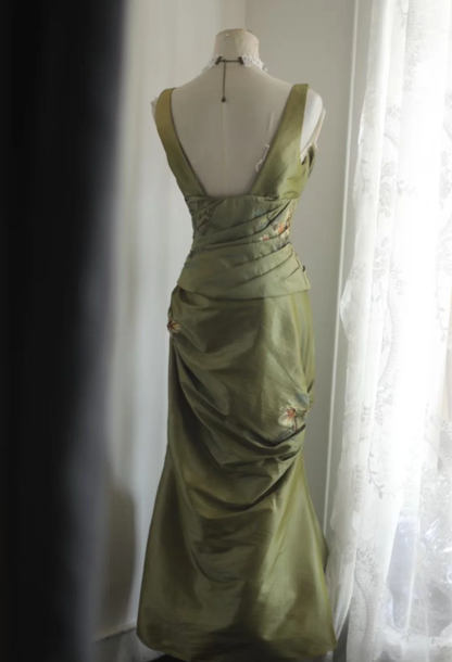 Unique V Neck Green Satin Pleated Floral Mermaid Party Dress Long Evening Gown With Beads