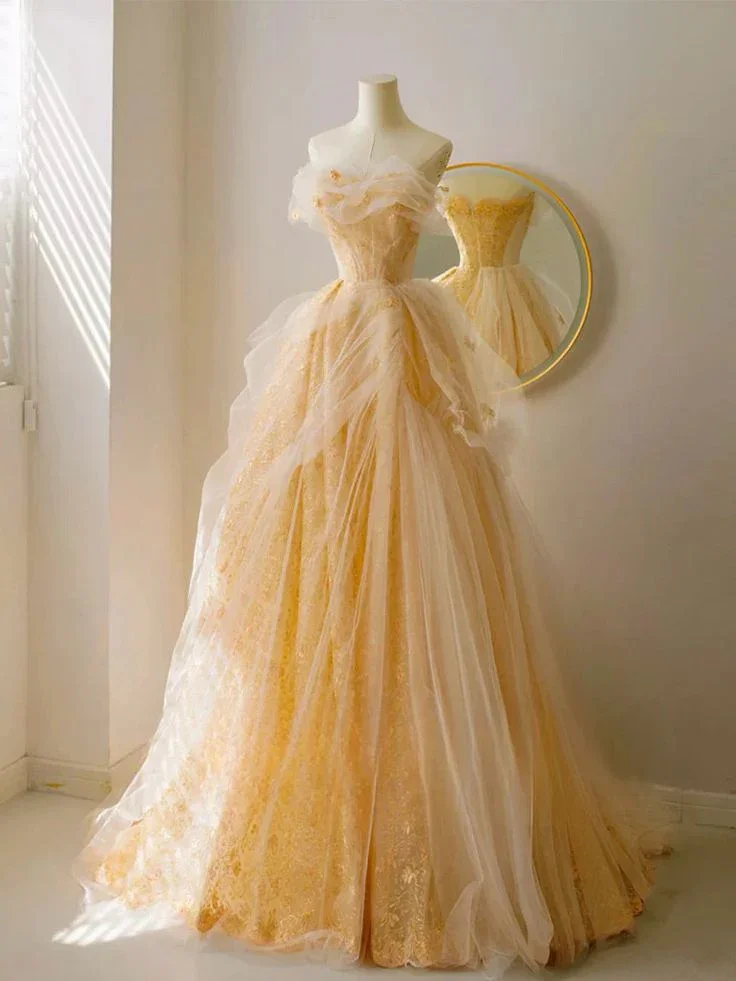Light yellow strapless, fitted waist, full-length ball gown R8639