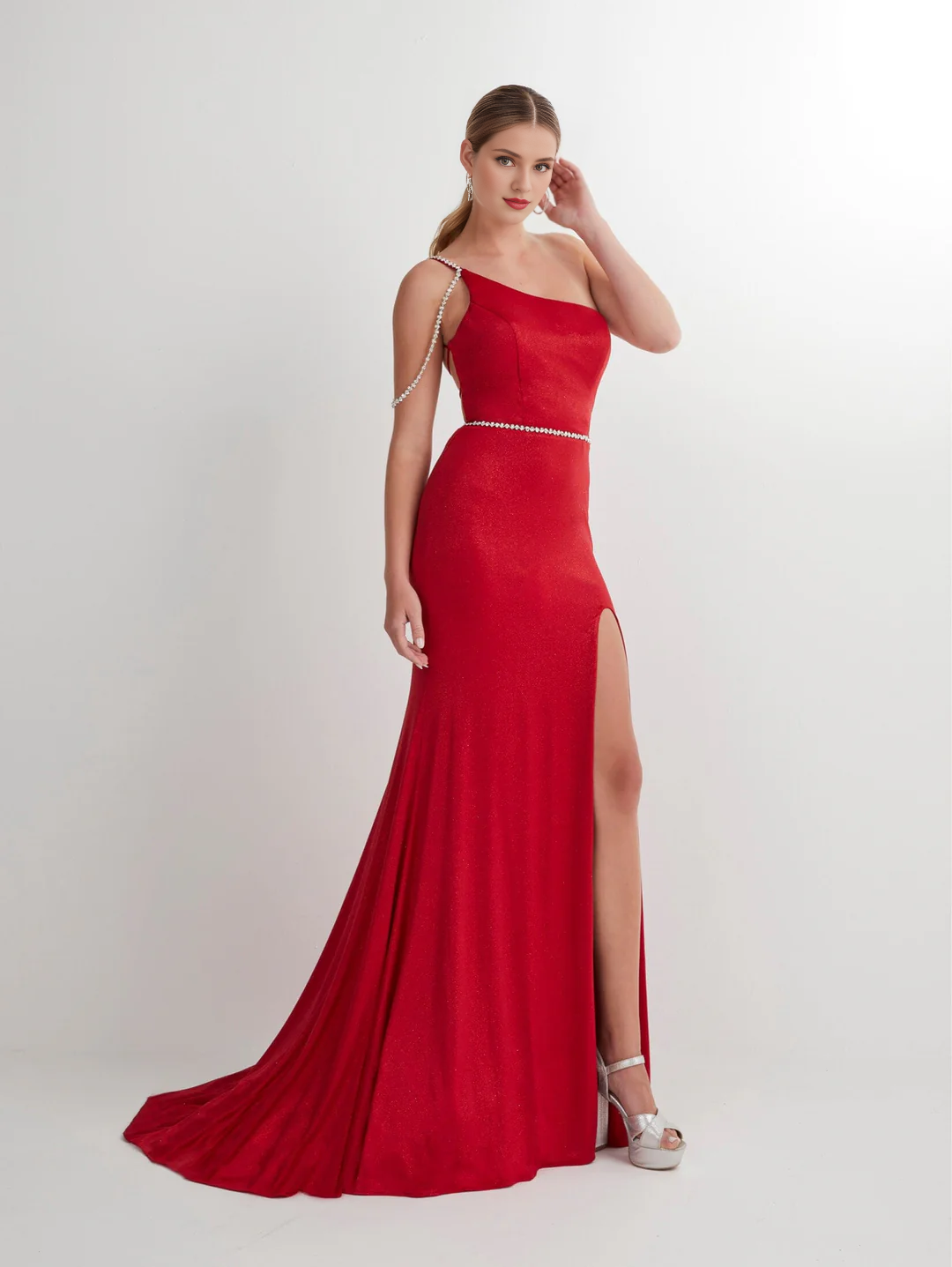 One shoulder slim shoulder strap fits snugly sparkling plain knit dress
