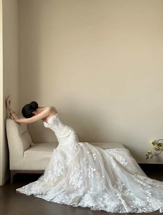White strapless, waist‑cinching, slim‑fit lace long ball gown, wedding dress R7991