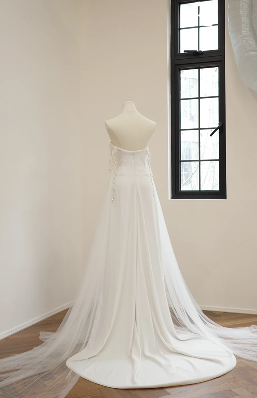 White strapless, fitted long ball gown, elegant bridal dress R8548