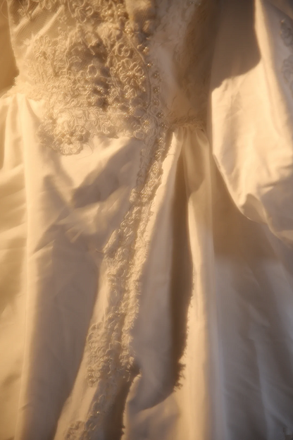 White off-the-shoulder fitted waist ball gown/bridal dress R7258