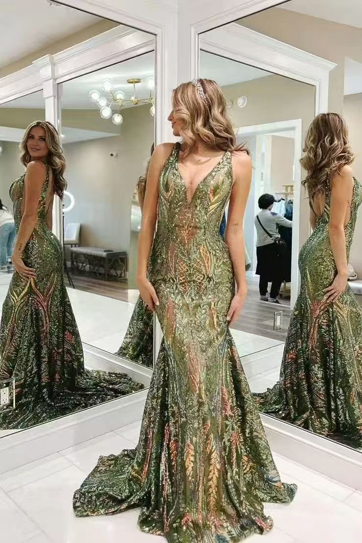 charming mermaid V-neck blue sequined lace long ball dress