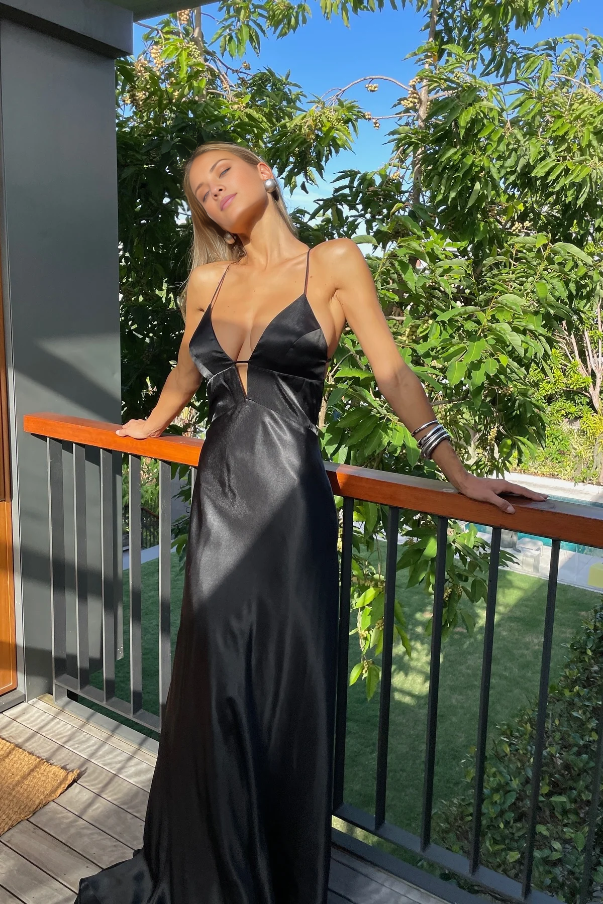 minimalist A-line thin shoulder strap black long Prom dress
