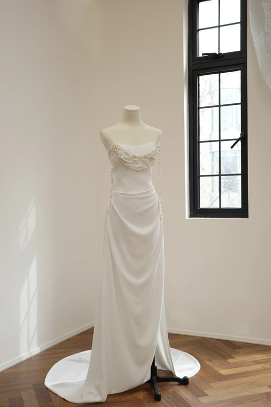 White strapless, fitted long ball gown, elegant bridal dress R8548