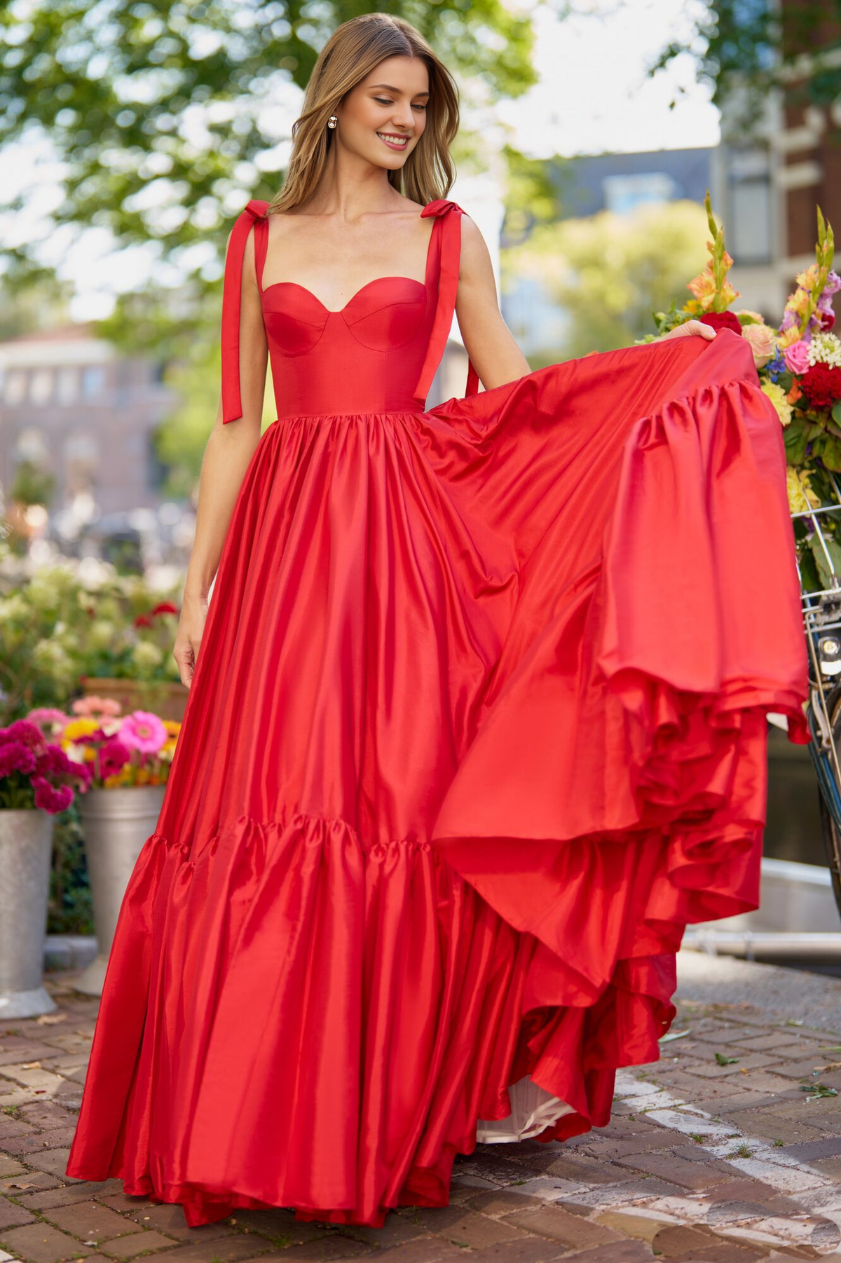 A-shaped shoulder strap with exposed back and floor length Prom dress
