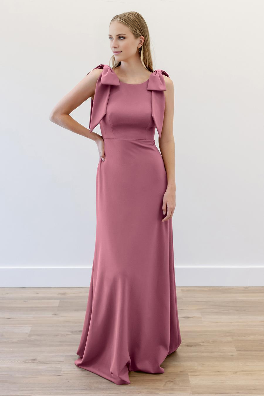 round neck sleeveless bow shoulder strap backless and floor length evening dress