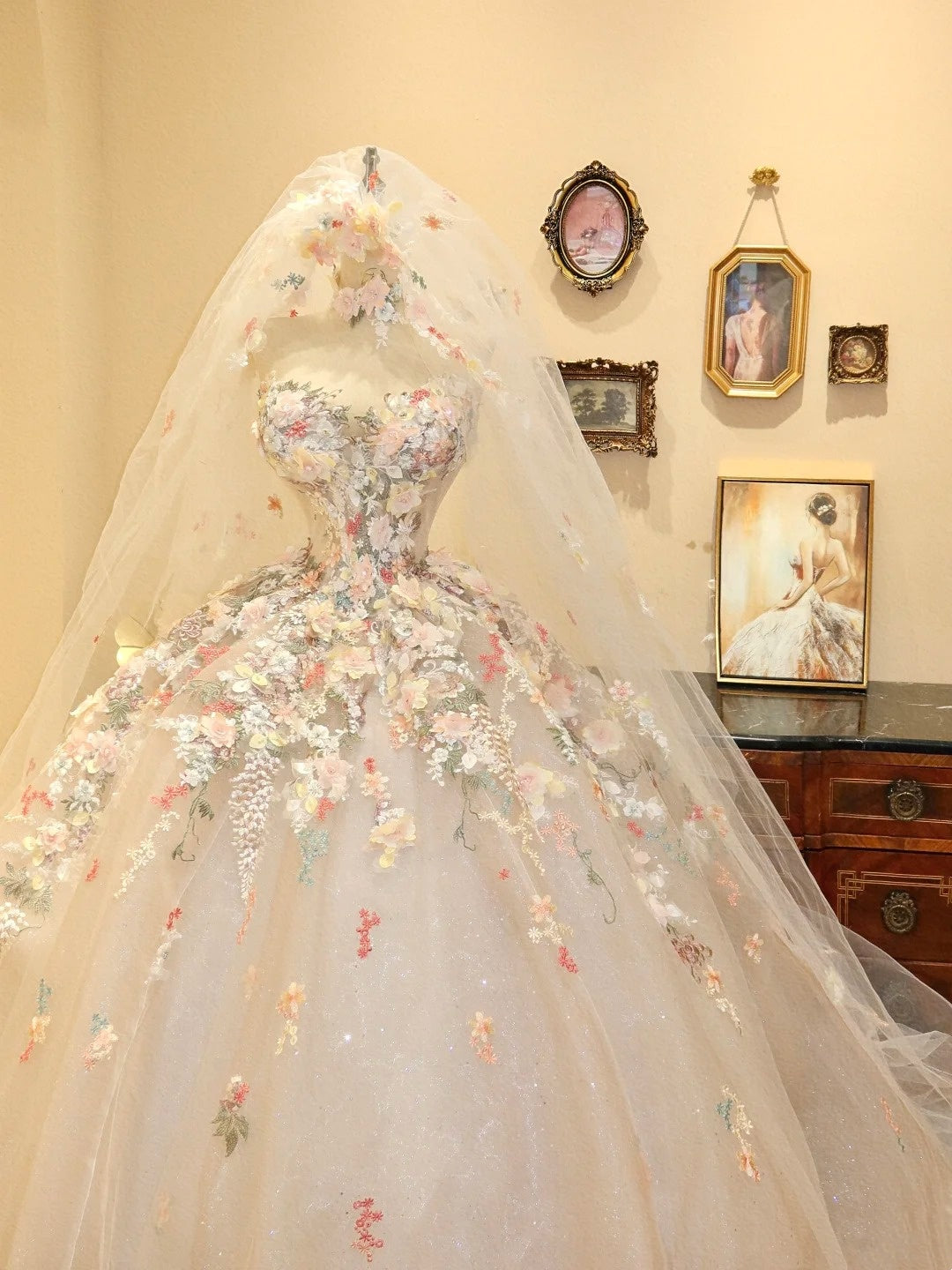 girlhomeshops-Romantic Bridal Embroidered Tulle Wedding Dress, Long Sleeveless Train Wedding Gown gh5904