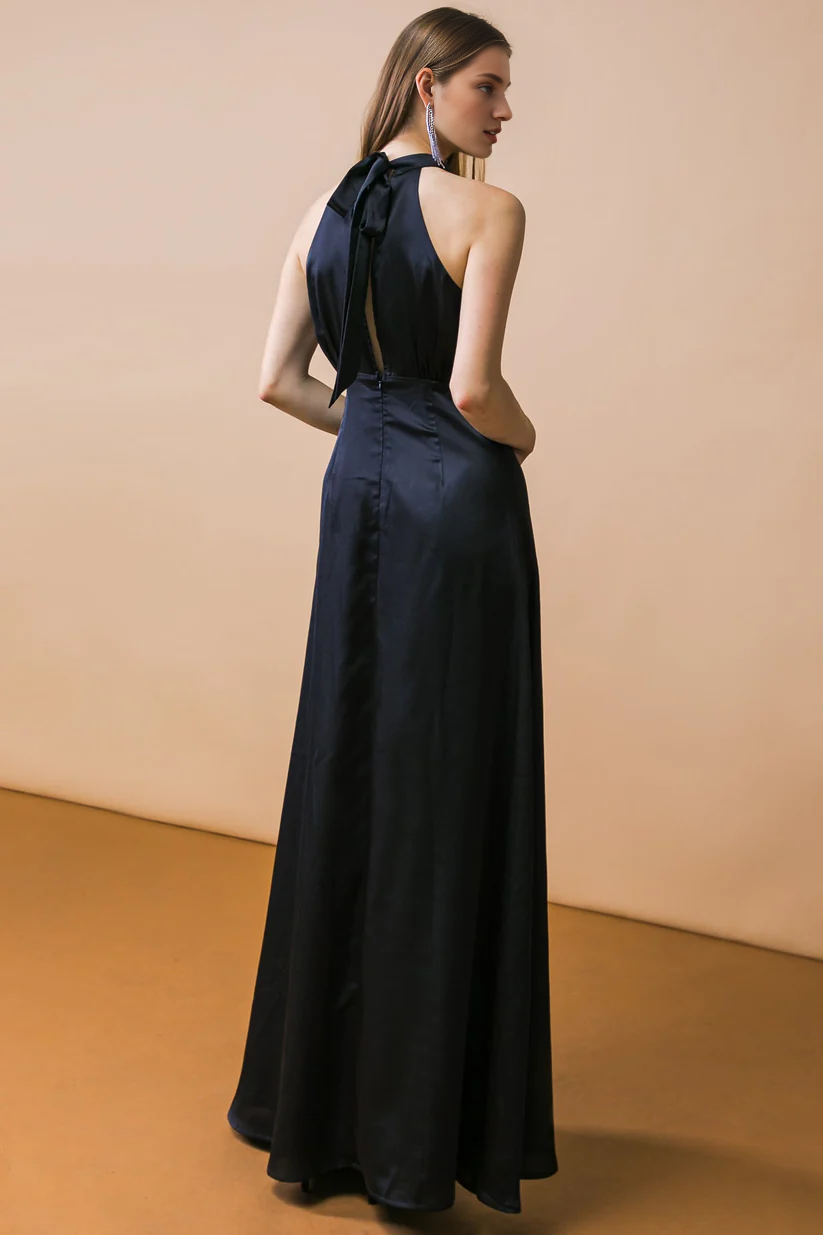 A-line hanging neck collar with exposed back lace up dress