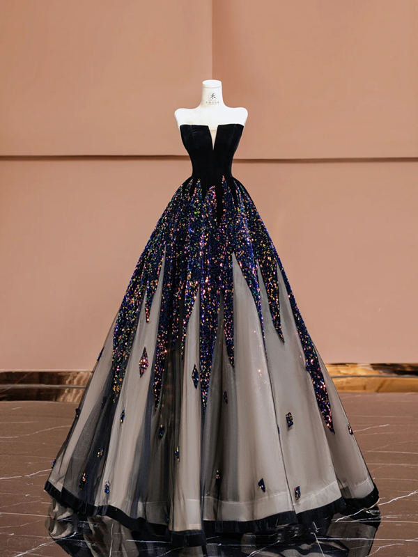 Black strapless, fitted waist, long ball gown with a full skirt R8391