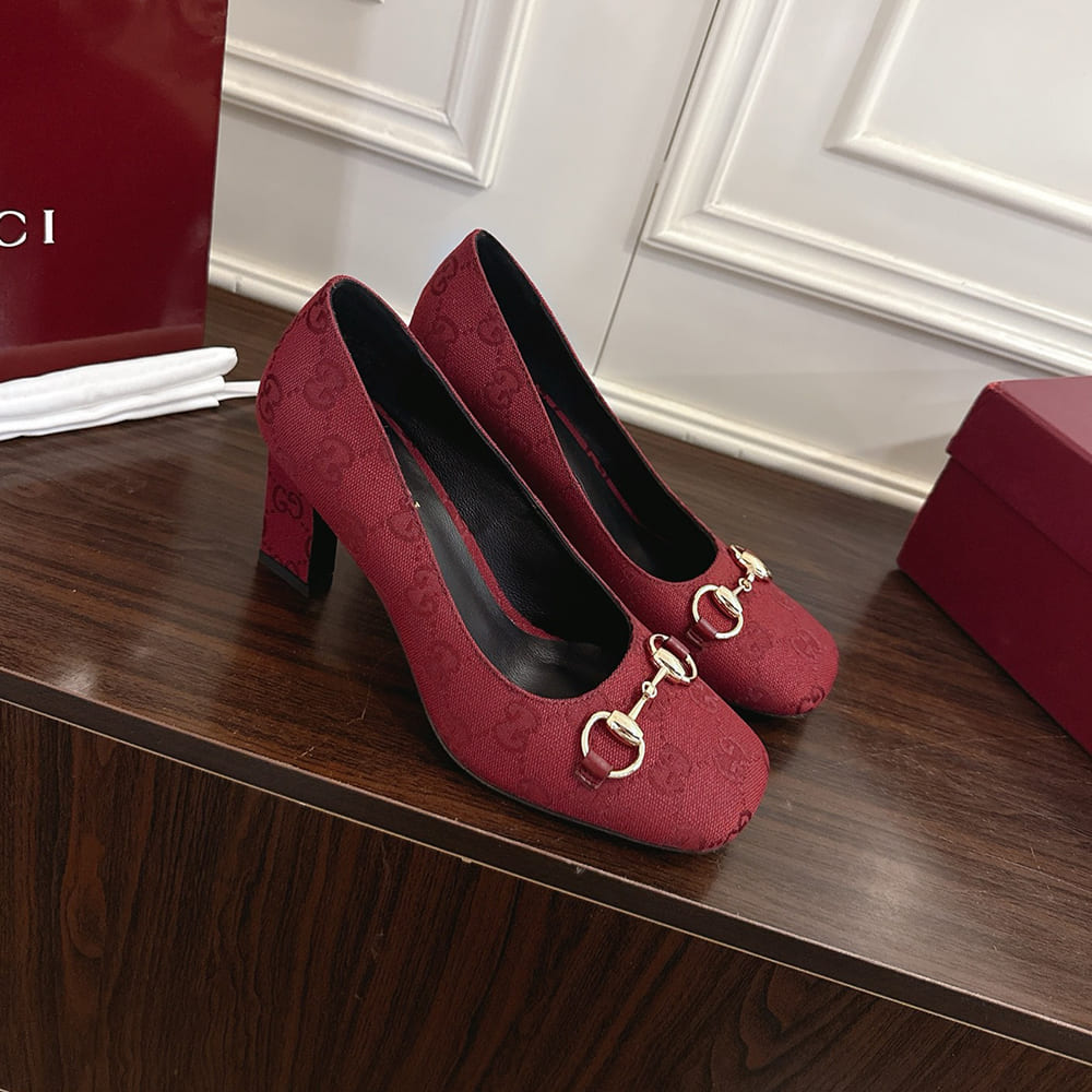 GUCCI Women’s Signora pump