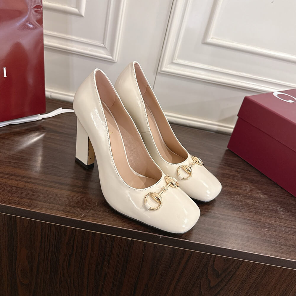 GUCCI Women’s Signora pump