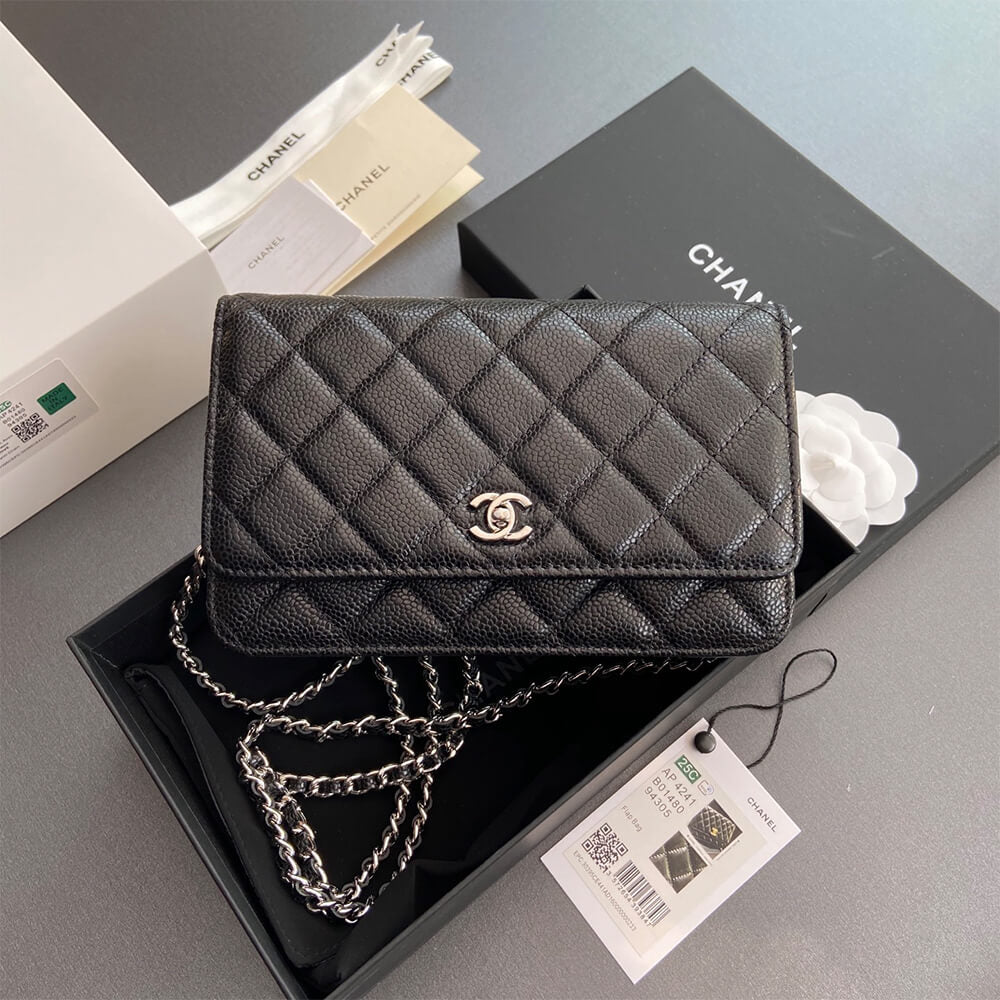 CHANEL Classic Wallet On Chain