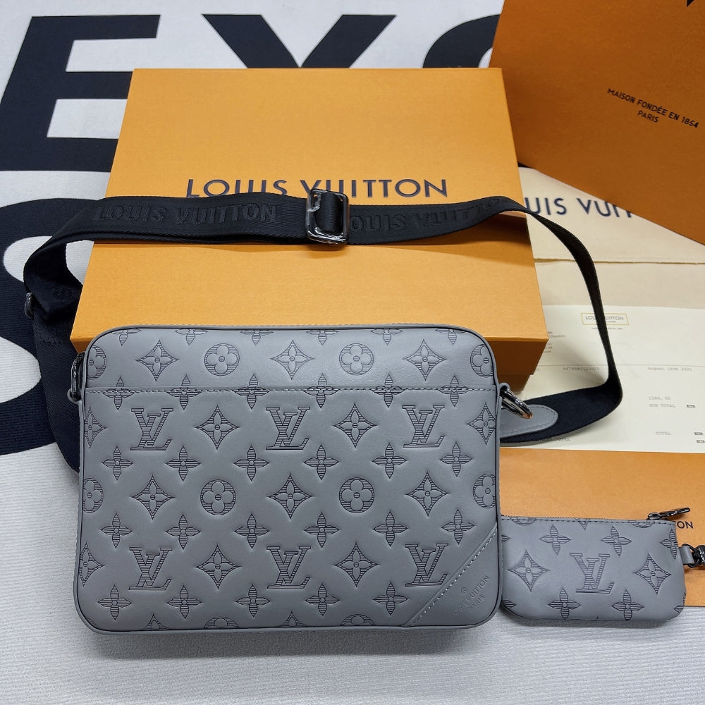 Louis Vuitton Duo Messenger Monogram Shadow Anthracite Gray 26Cm LV M46104