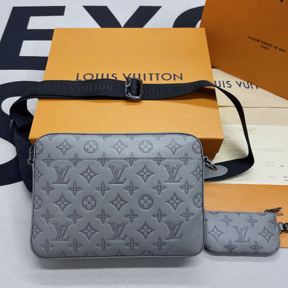 Louis Vuitton Duo Messenger Monogram Shadow Anthracite Gray 26Cm LV M46104