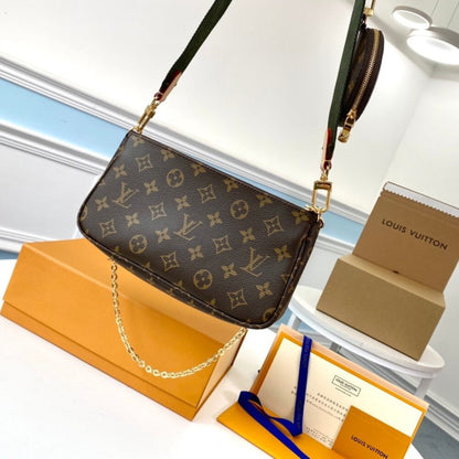 Louis Vuitton Multi Pochette Accessoires Monogram  Khaki 24cm M44813