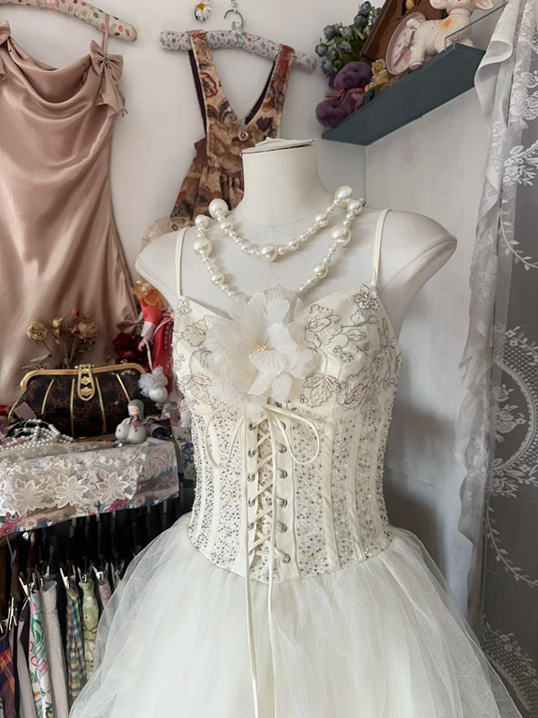 White halter-neck fitted tiered maxi dress, ball gown R6305