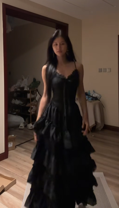 Black halter-neck fitted tiered skirt ball gown R8068