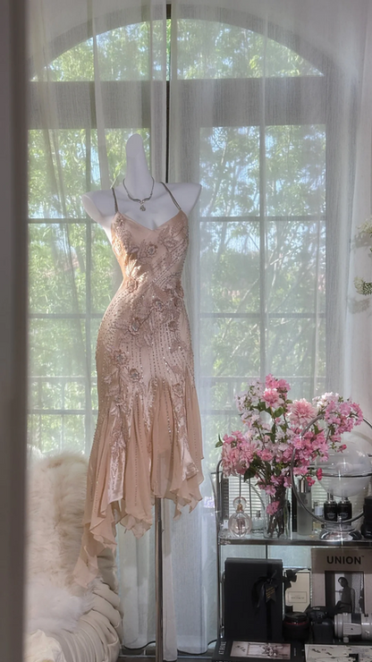 Champagne-colored halter-neck fitted slim-fitting ball gown with an asymmetrical hem R7659