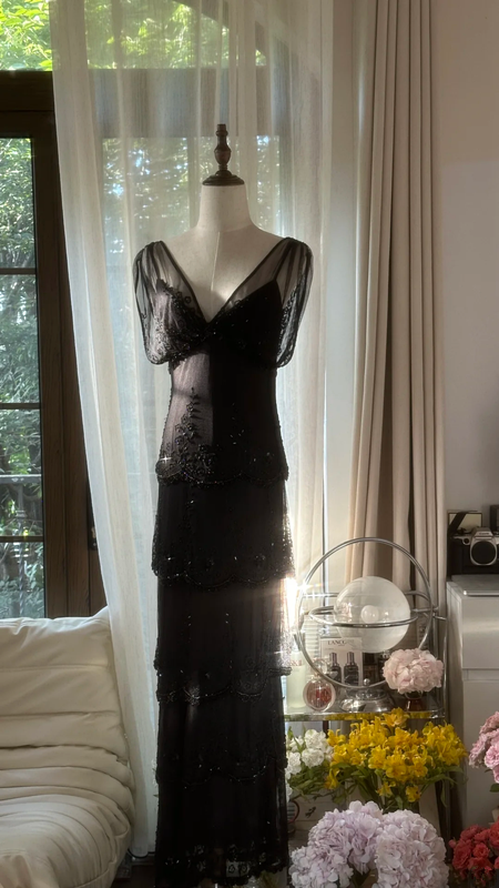 Black V-neck fitted waist straight long ball gown R7772