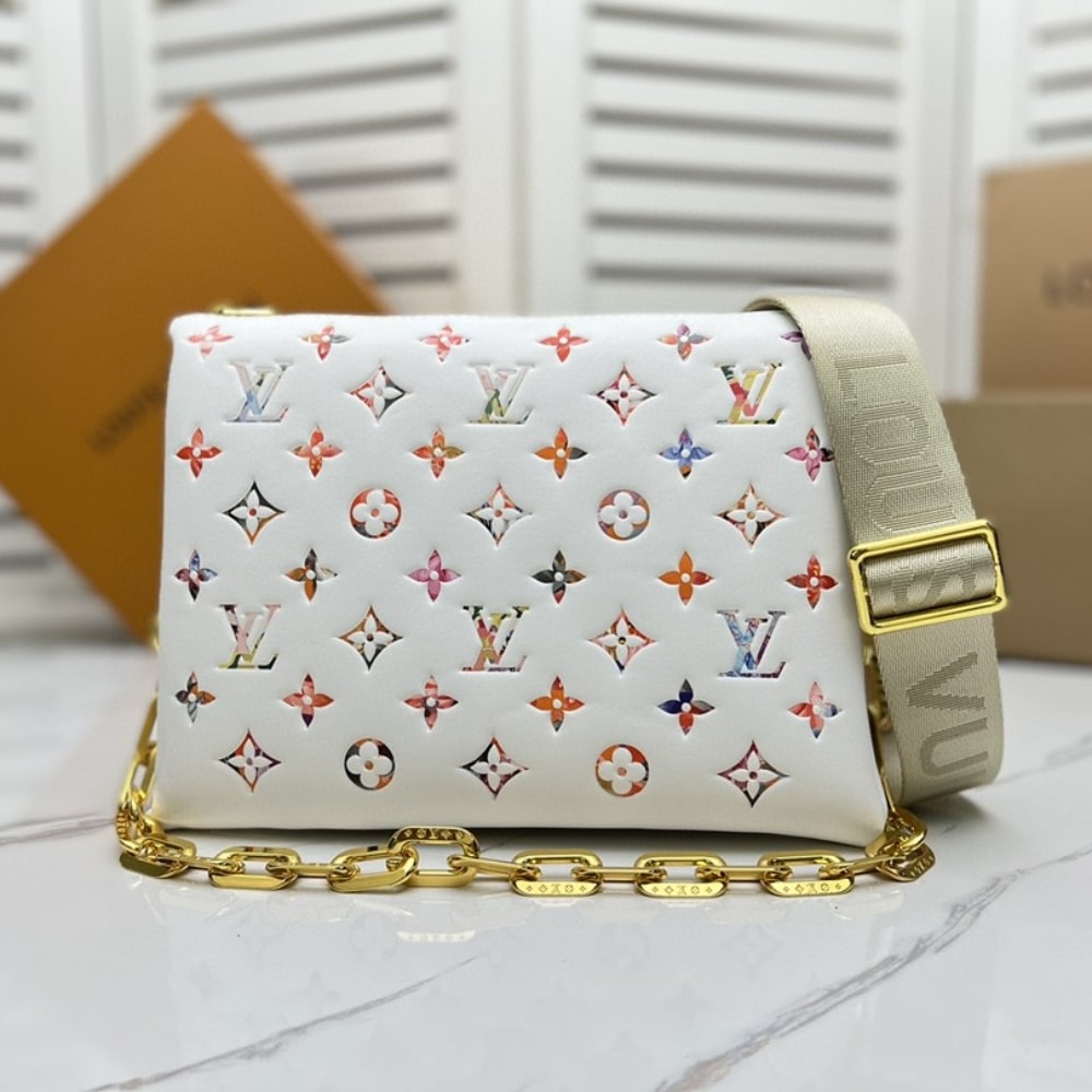 Louis Vuitton Bolso Coussin PM White 26Cm M21209