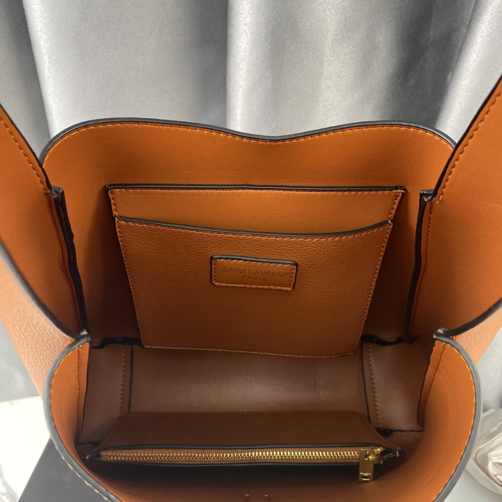 Saint Laurent 5 À 7 Soft Small Hobo Bag In Smooth Beige 27Cm