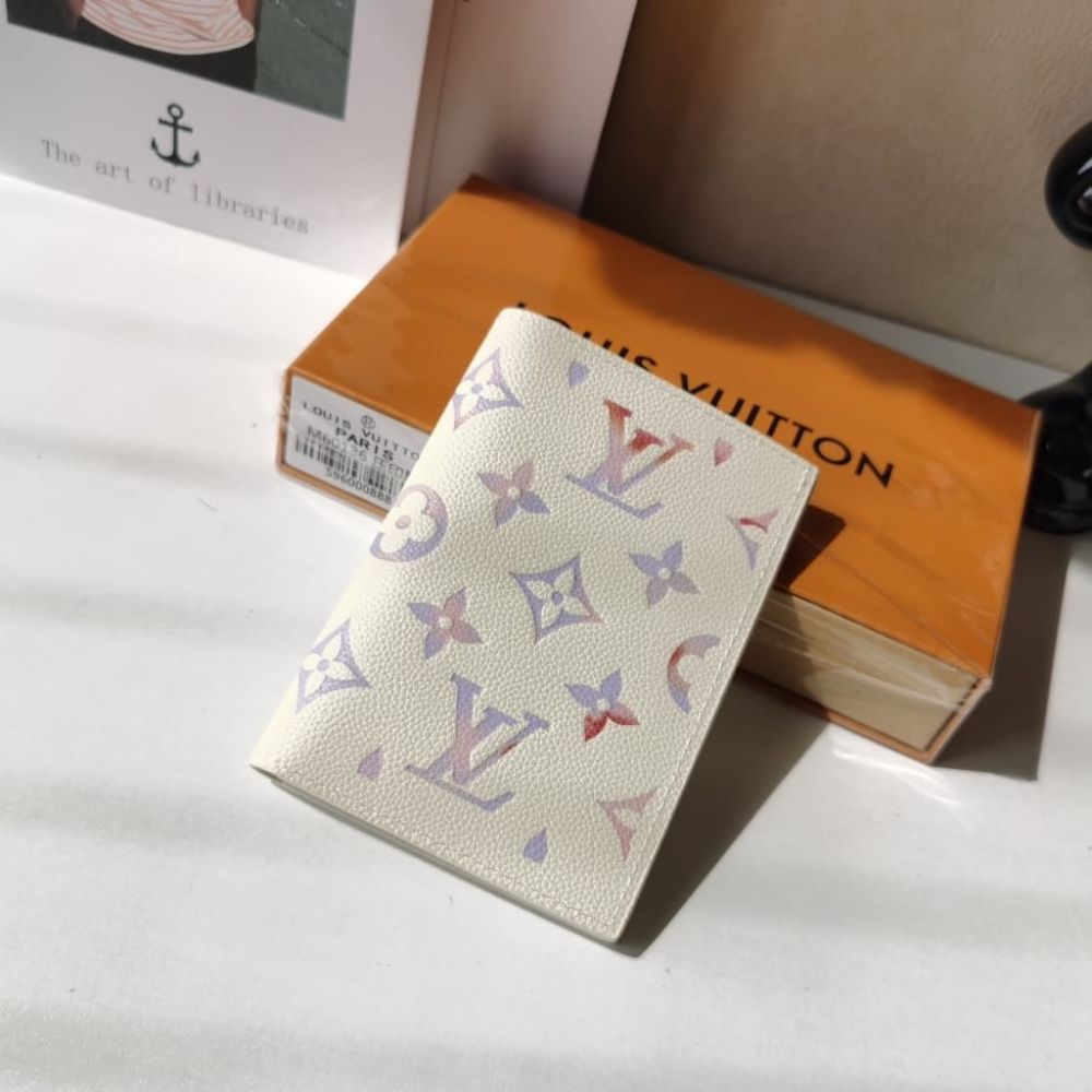 Louis Vuitton Passport Cover Dream Beige 14Cm M25917