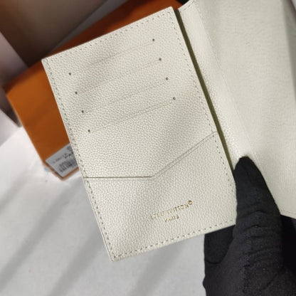 Louis Vuitton Passport Cover Dream Beige 14Cm M25917