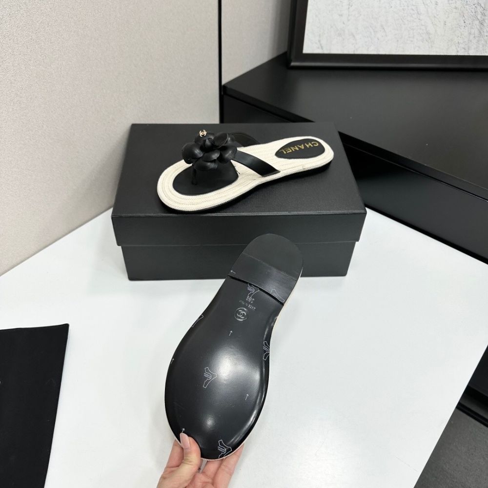 Chanel Thong With Camellia Black