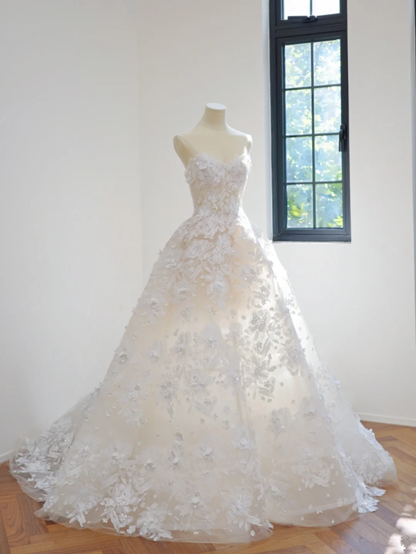 Nude pink lining, white lace strapless bodice, fitted waist, full skirt, long ball gown/bridal dress R8538