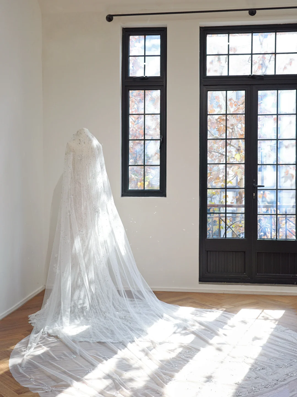 White off-the-shoulder fitted long ball gown R8442